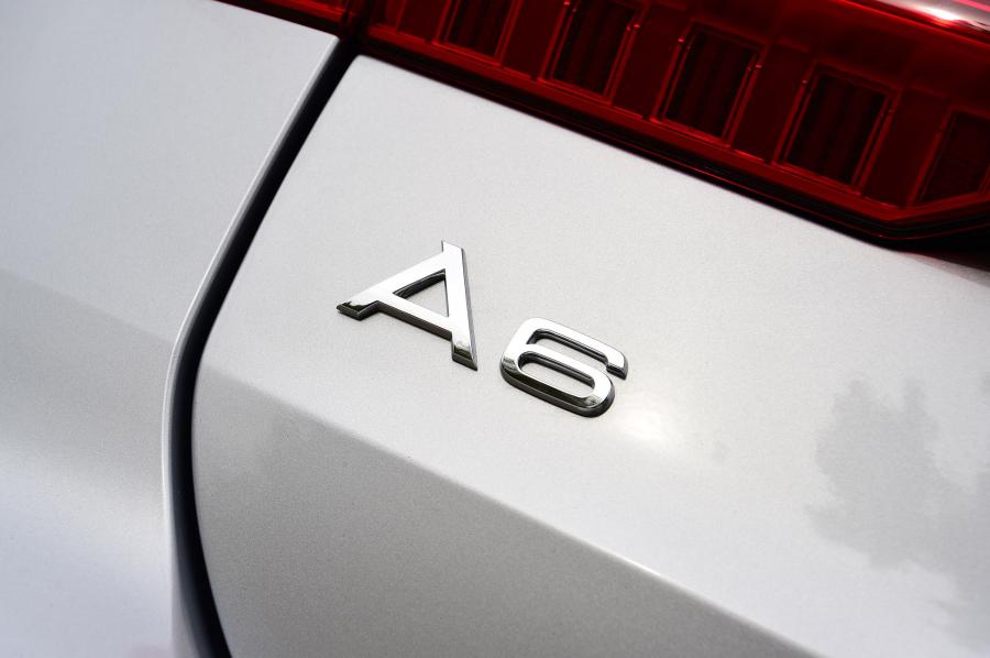 Логотип Audi A6 45 TDI Allroad Quattro (C8) 2019 года  (UK) (фото 8 из 19)
